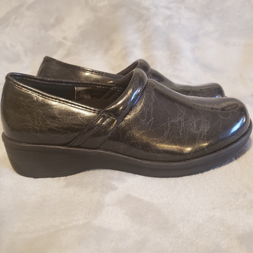 Safe T step comfort Nurse  Clogs size 9.5